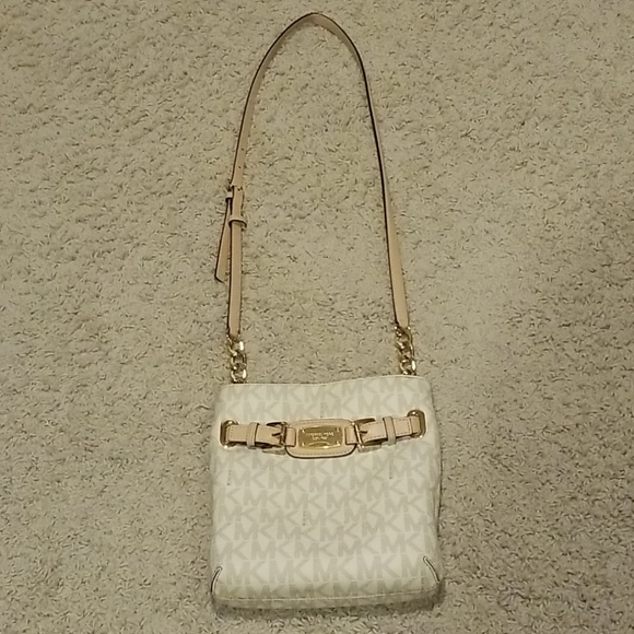 Michael Kors Handbags - Michael Kors crossbody